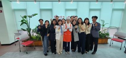  이재명 더불어민주당 대통령 후보 부인 김혜경 여사 효령노인복지타운 점심식사 자원봉사