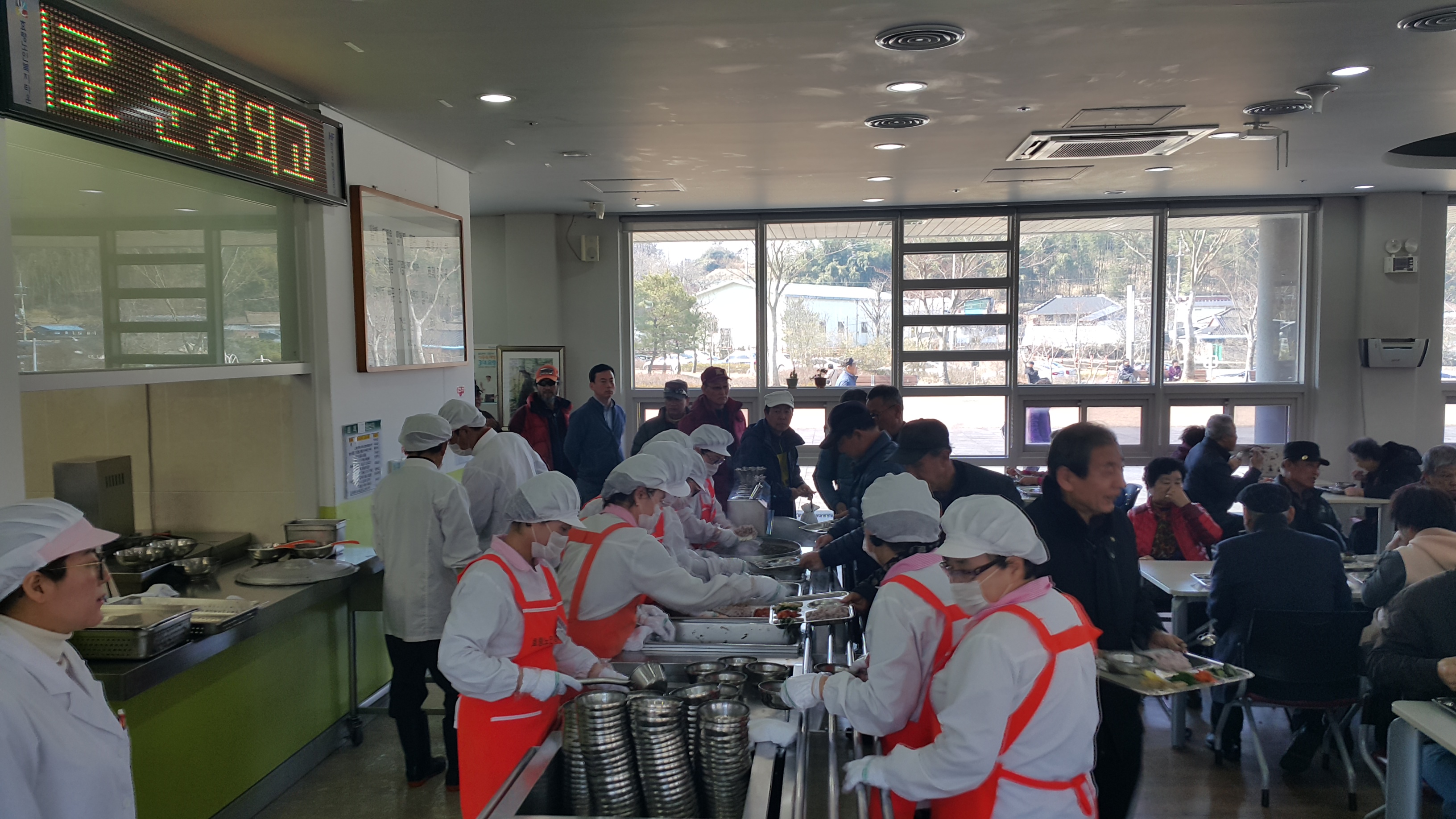  2월 28일 효령댄스봉사클럽 단체배식봉사