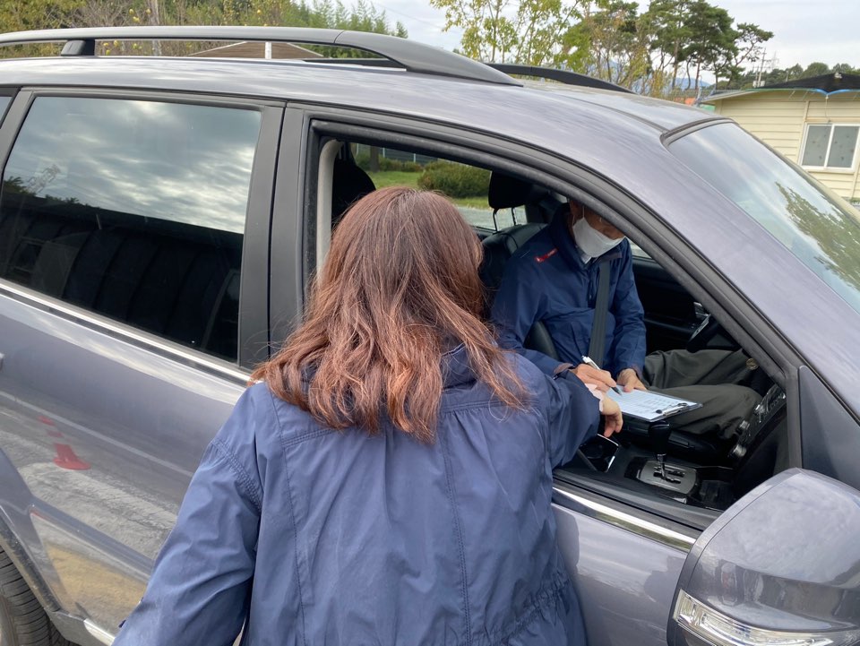  작은도서관 드라이브스루 현장