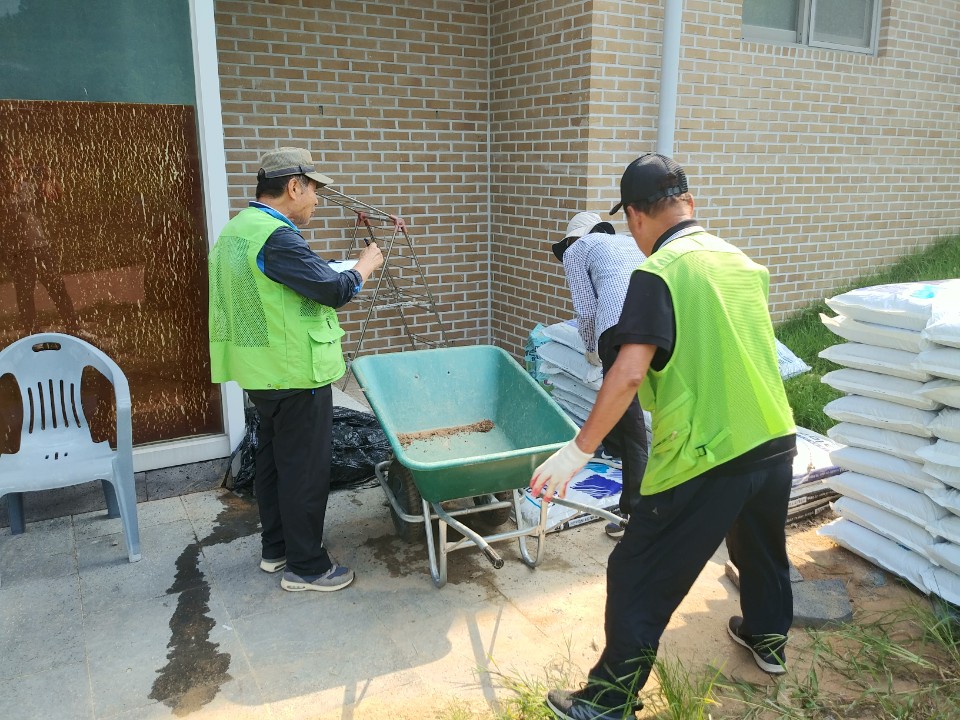  영농체험 가을무 퇴비 배분 및 밑거름작업(파종 준비)