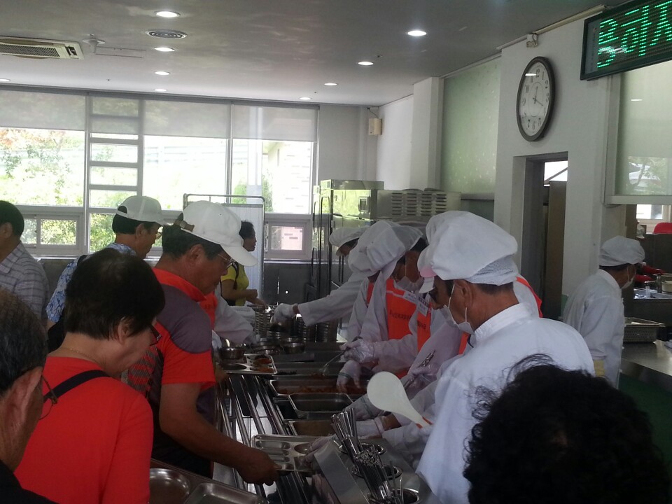  테니스 1반 배식봉사 참여