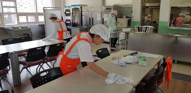  효령실버오카리나클럽 6월 정기배식봉사 실시