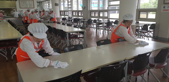  한문반 6월 정기배식봉사 실시