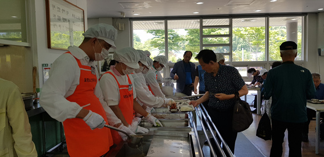  건국동바르게살기위원회 6월 정기배식봉사 실시